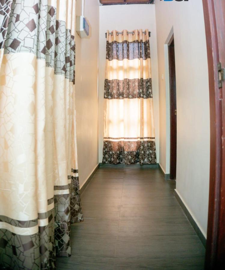 Airport Villa D 87 Katunayaka Exteriör bild